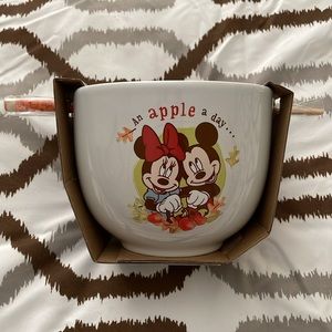 NEW! Mickey & Minnie ramen bowl w/ chopsticks